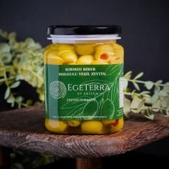 Kırmızı Biber Dolgulu Yeşil Zeytin