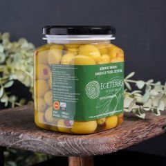 Kırmızı Biber Dolgulu Yeşil Zeytin